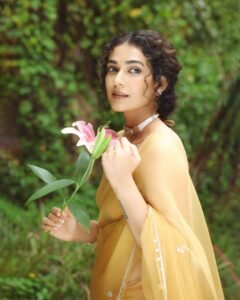Akanksha singh cream saree1