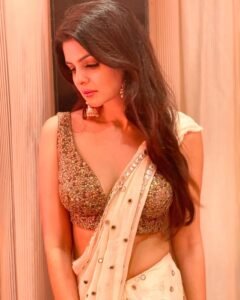 white-dot-saree-ihana-dhillon