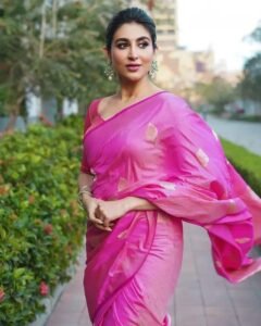 black-saree-clevage_oindrila-sen