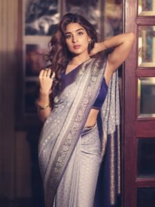 gray-saree-blue-blouse-silk_yukti-thareja