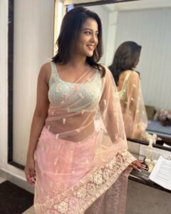 pink-saree-mirror_gulki-joshi